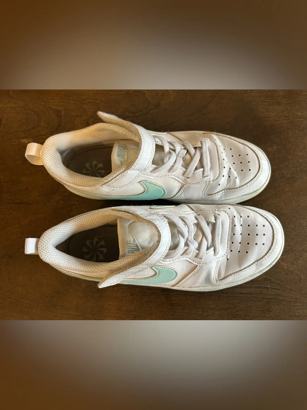 Nike Sz 1.5Y Kids White Sneakers with Mint Green Swoosh  🔥Sale🔥